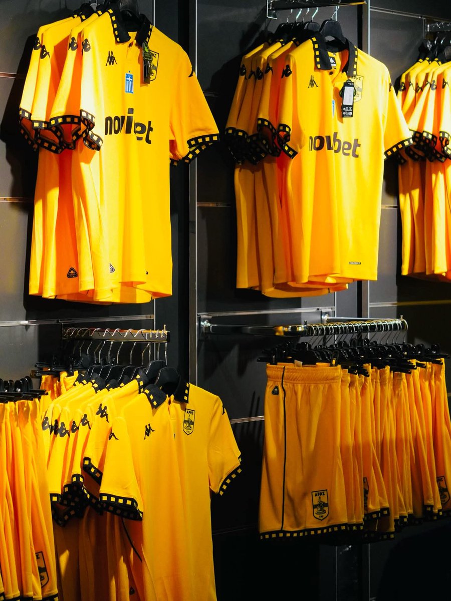 ARIS__FC's tweet photo. Ξεκίνα τη νέα χρονιά στα κιτρινόμαυρα – ψώνισε τώρα στην μπουτίκ μας ή online 🟡⚫ https://t.co/1hLOmdXRGd