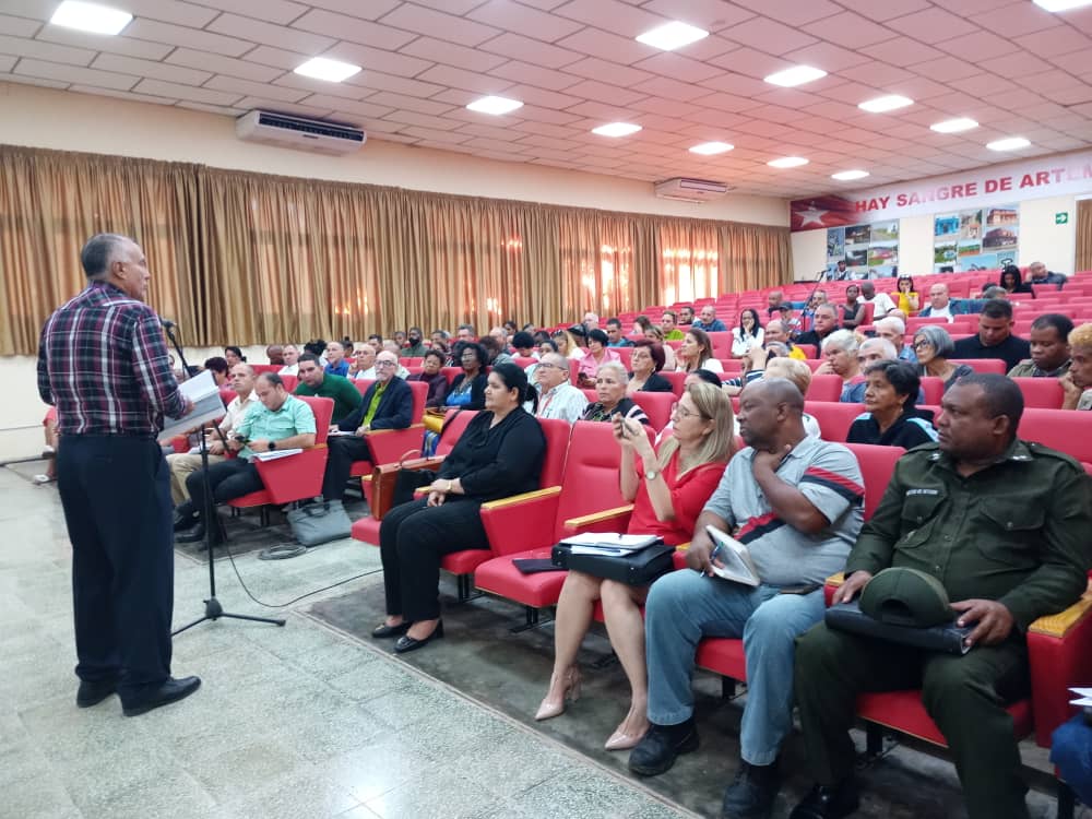 Con la presencia de <a href="/CMaritzaCruz/">Maritza Cruz García</a>  Vice. Ministra Primera de Finanzas  hoy participamos en la Asamblea Mpal del P.Popular en  Artemisa, entre otros temas se   analiza el Plan y el Presupuesto de la Economía para el año 2026.
<a href="/AsambleaCuba/">Asamblea Nacional Cuba</a>
<a href="/DiazCanelB/">Miguel Díaz-Canel Bermúdez</a> 
<a href="/DrRobertoMOjeda/">Dr. Roberto Morales Ojeda</a>