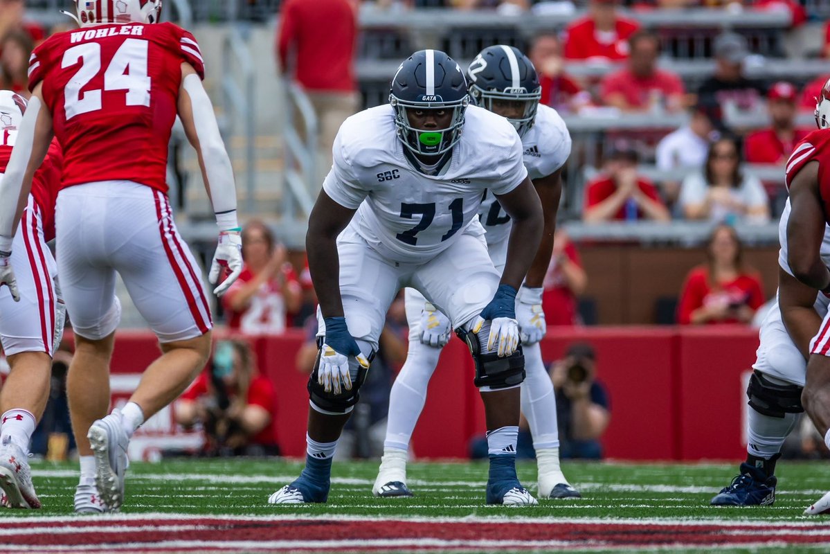 247SportsPortal's tweet image. Georgia Southern offensive lineman Robert Wright is entering the transfer portal, his agents @david_benzaken and @IanGrutman tell @chris_hummer and @mzenitz.

6-foot-4, 295-pounder who had one of the top pass blocking grades among Sun Belt offensive tackles this season, per PFF.