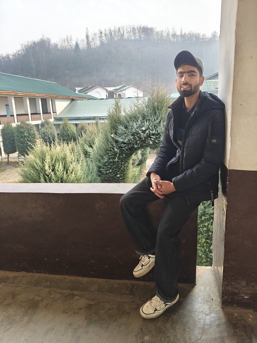 _FirdousAhmad's tweet photo. اس پیکرِ خاکی میں اک شے ہے، سو وہ تیری
میرے لیے مشکل ہے اُس شے کی نگہبانی. https://t.co/FS4xUX6Kh9