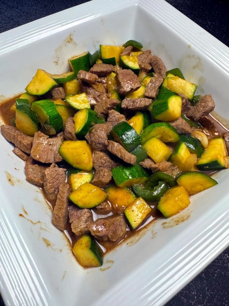 ohsnapletseat's tweet photo. Easy steak zucchini stir fry 🥩🥒
A simple, garlicky weeknight dinner and one of my favorite ways to use leftover steak.
Recipe link - https://t.co/UAlghaU16D
#SteakStirFry #WeeknightDinner #AsianHomeCooking https://t.co/qvNJy7gyuW