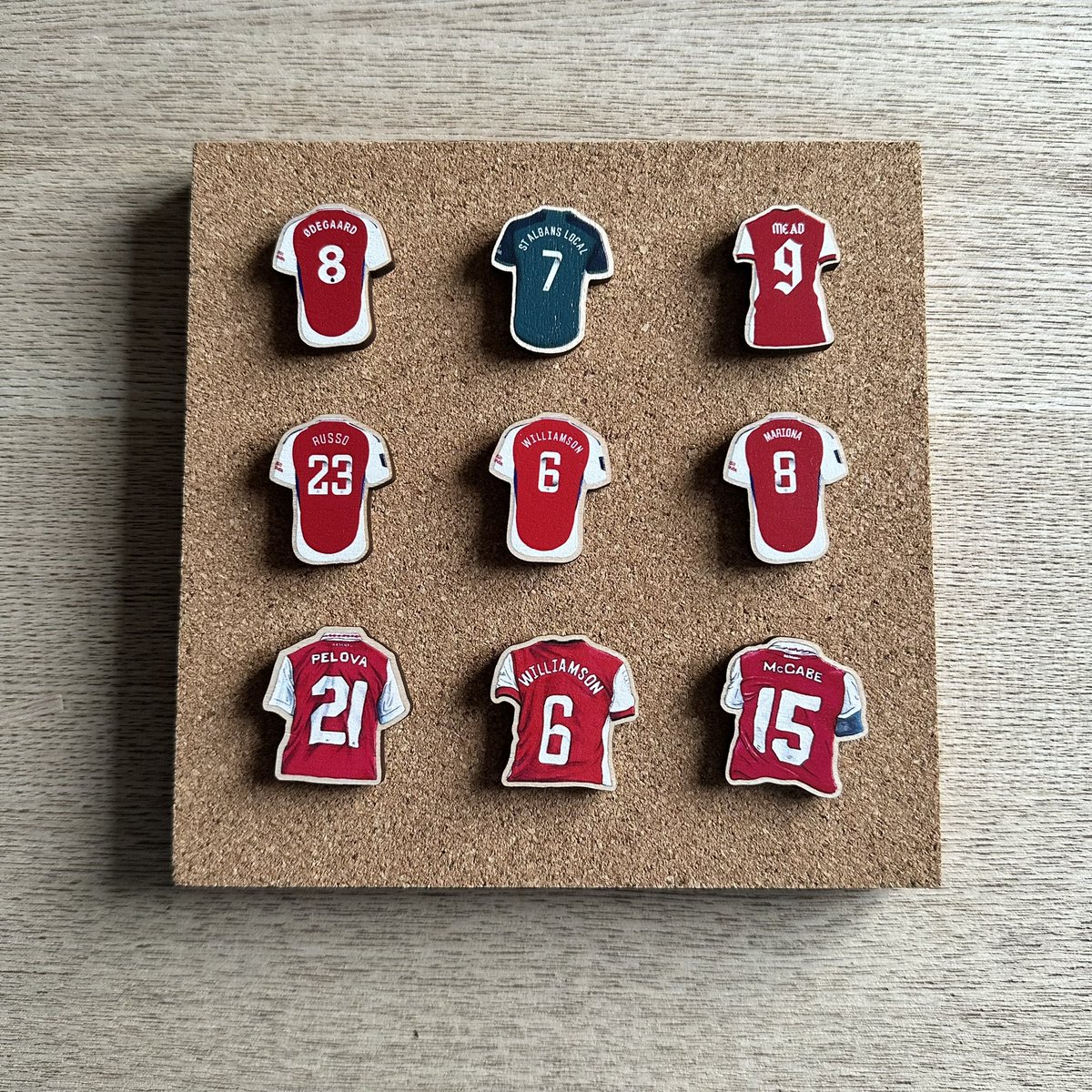 GIVEAWAY 
I’m holding a rare giveaway of this whole set of my Arsenal wooden pin badges including my last Williamson (old shirt) pin! 
To enter simply LIKE RETWEET AND REPLY with your favourite Arsenal player or players! 
Ends midnight tomorrow! (when 2025 ends in the UK!) (1/2)