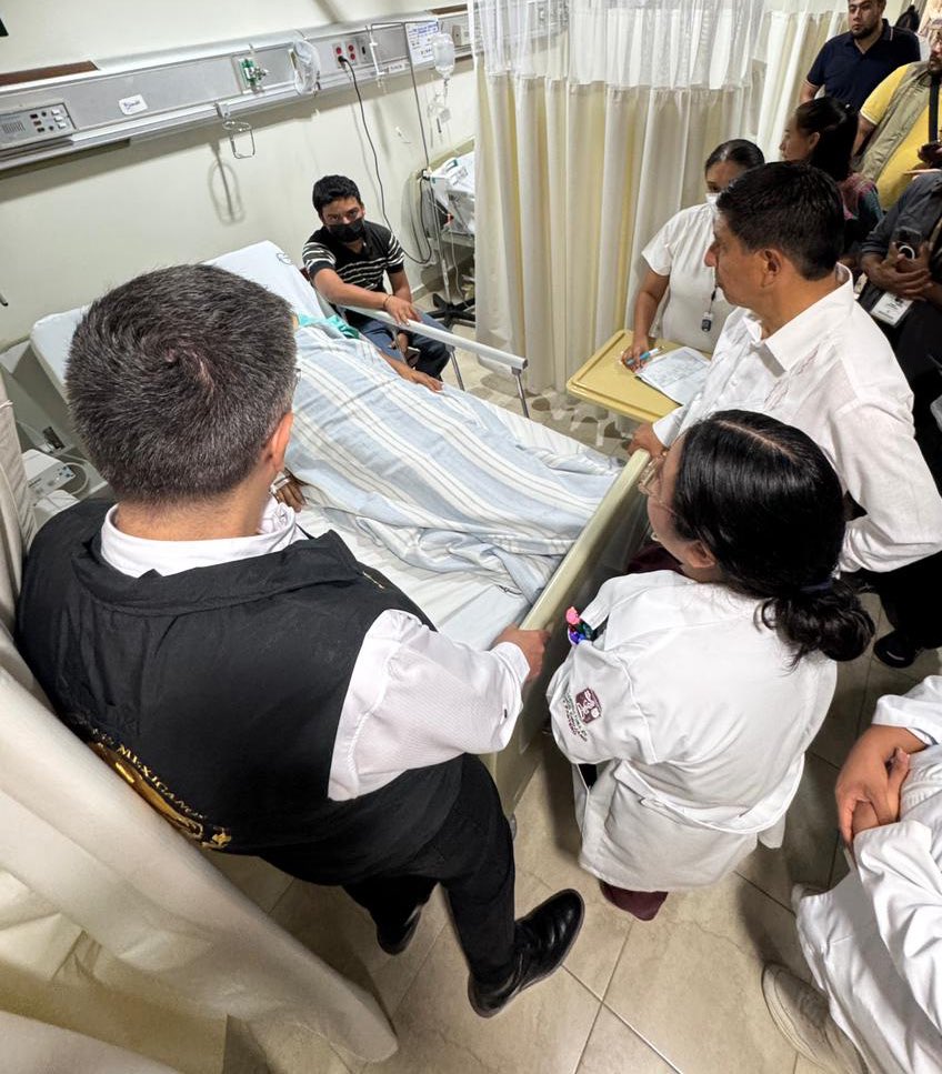 Visitamos el Hospital General <a href="/IMSS_Bienestar/">IMSS Bienestar</a> de Salina Cruz. Estamos acompañando a las personas lesionadas y supervisando su atención médica.

Nuestra prioridad es la salud y el bienestar de los afectados y sus familias, por eso, seguiremos trabajando para apoyarlos.