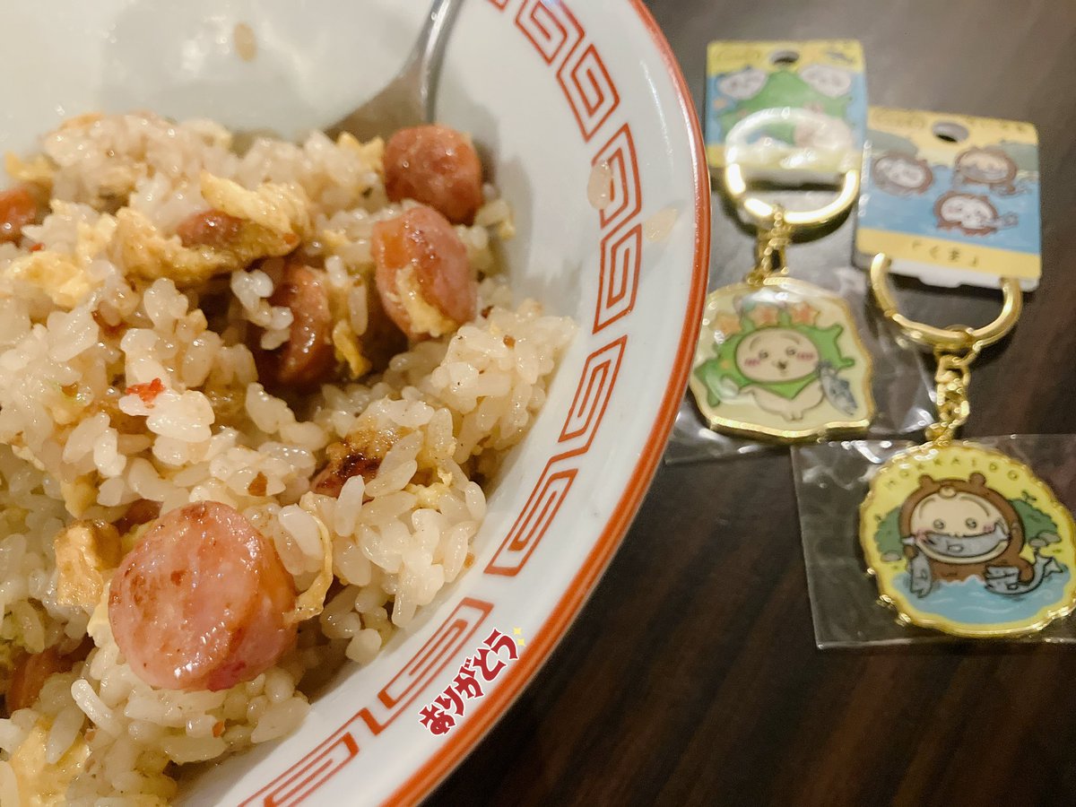 うっかり日中マスクだからとほぼスッピンで家出たため、夜には眉毛もない薄顔でこちらに出勤になってしまいましたが、楽しい話たくさんできたし、またシャウエッセン料理も食べられて、楽しかったです😊 ありがとうございました✨
良いお年を！！！