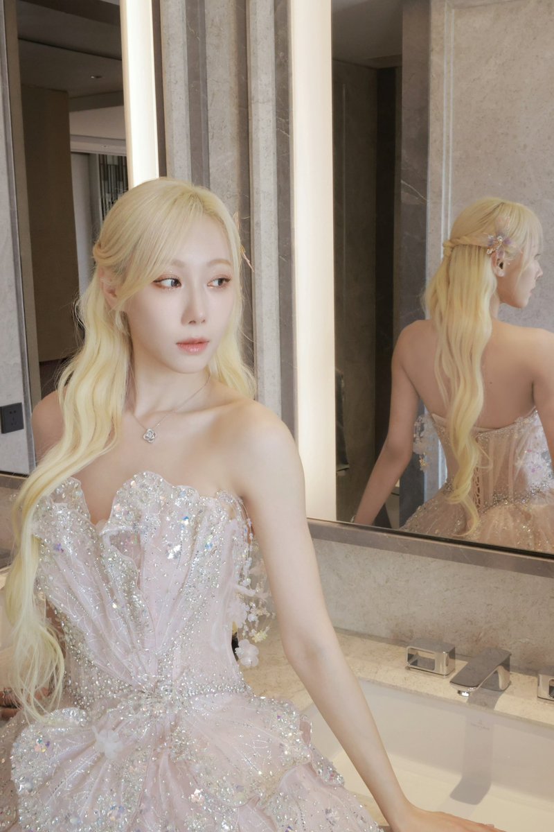 what does it feel like she’s going to the MET Gala

#韩东 #한동 #HANDONG