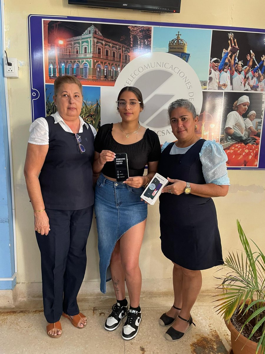 Nuestra joven cliente 2512, ganadora del sorteo anunciado en días pasados, recibe su premio 👌🏆 ¡Felicidades!