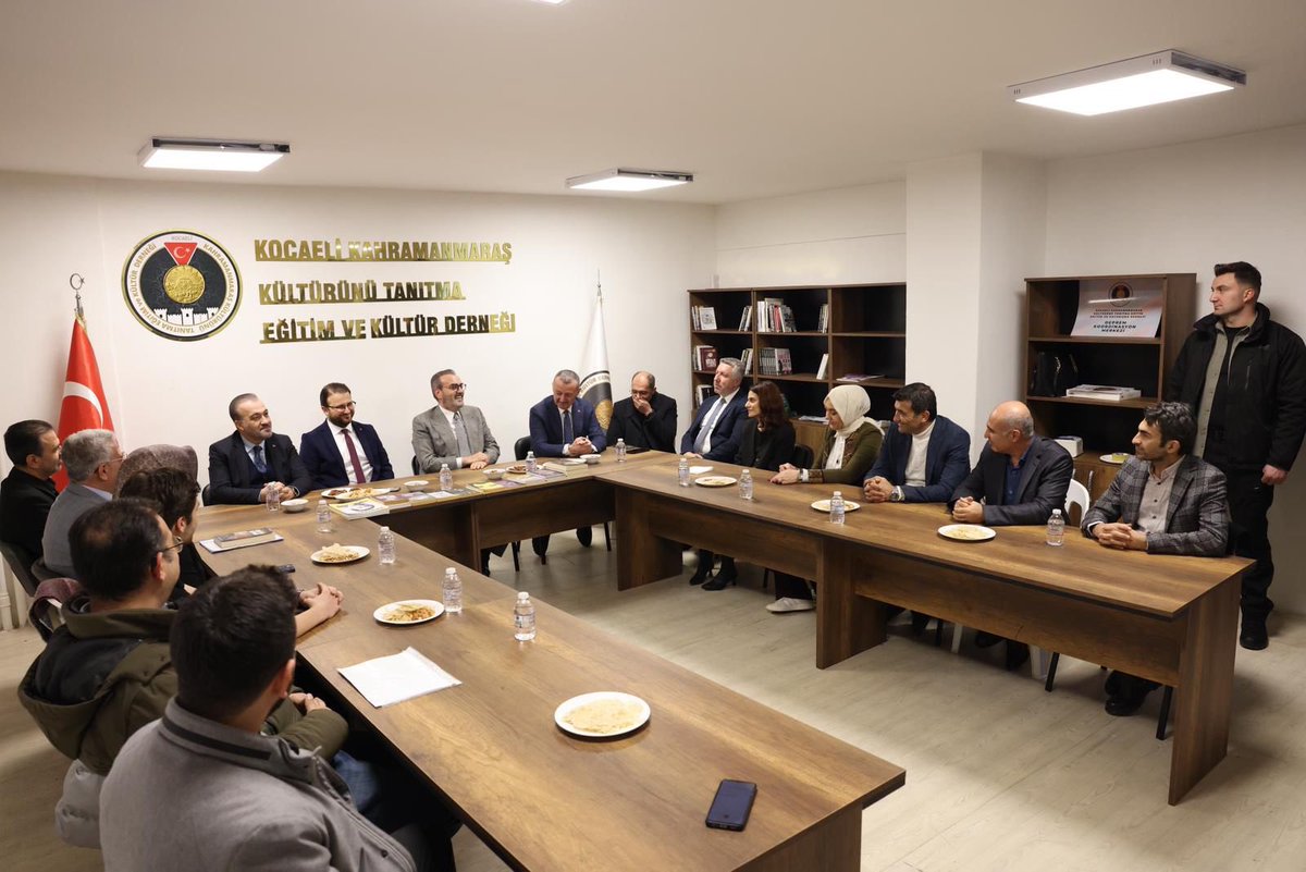 📍Kocaeli Kahramanmaraşlılar Derneği

Nerede olursak olalım aynı kelimelerde, aynı duygularda buluşuyoruz. Kocaeli’nde bu ruhu diri tutan, hemşehrilik hukukunu bir dayanışma zeminine dönüştüren dernek yönetimimize ve tüm hemşehrilerimize gönülden teşekkür ediyorum. Muhabbetleri,