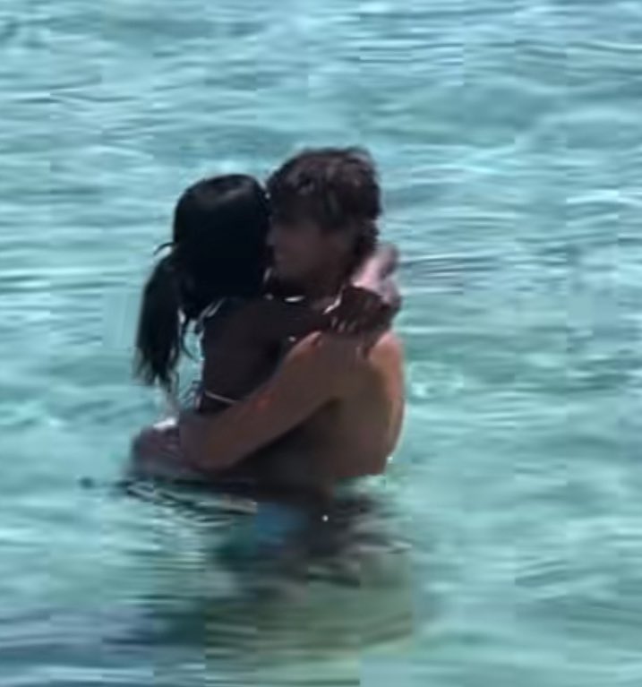 𝓜𝓸𝓷𝓲 𝙇𝙞𝙠𝙚 𝙢𝙤𝙣𝙚𝙮 archives☆ tweet media