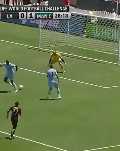 What are some random footballing moments you think about often. Your footballing Roman Empire as the kids say these days. Mine are pink-haired Ney, GVB screamer in the 2010 WC, Balo clowning vs Galaxy, and Piatek having the great goal cele for like 3 months.