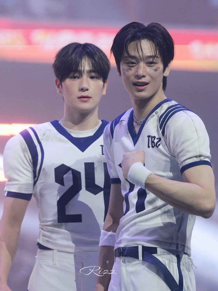 251225 가요대전

형 자기꺼라네요

#주연 #현재 
#쥬밀
#더보이즈 #THEBOYZ