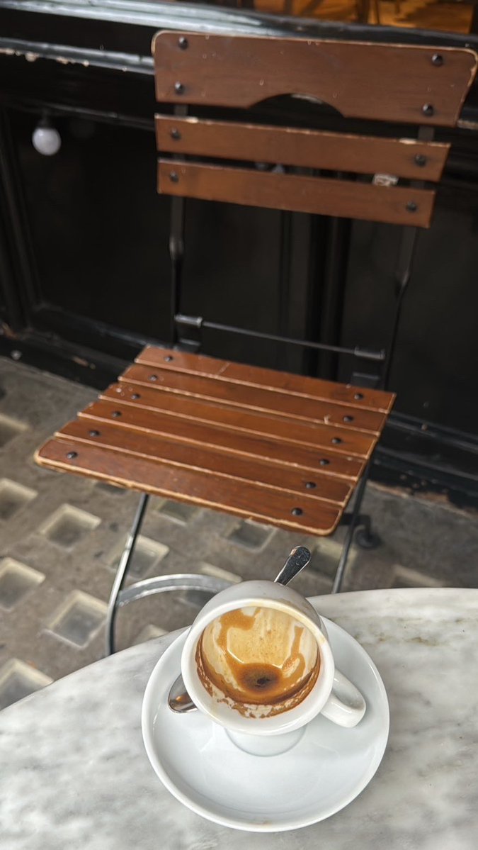 gasaq__'s tweet image. خذني من الشوق ومن الضيق لعيونك
اللي اليا شفتها شفت السعد فيها ❤️'