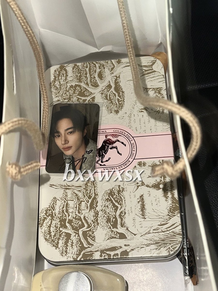 우석님 연대 역조공 미치심.. 개큰감동🥹🥹

집가는 길에 이사님 마주쳐서
감사인사 전했더니 “우석이가 주는거예요” 라고 
강조하시면서 말씀하심 ㅠㅠㅠㅠㅠ으앙
이 남자 안 좋아할 수가 없어