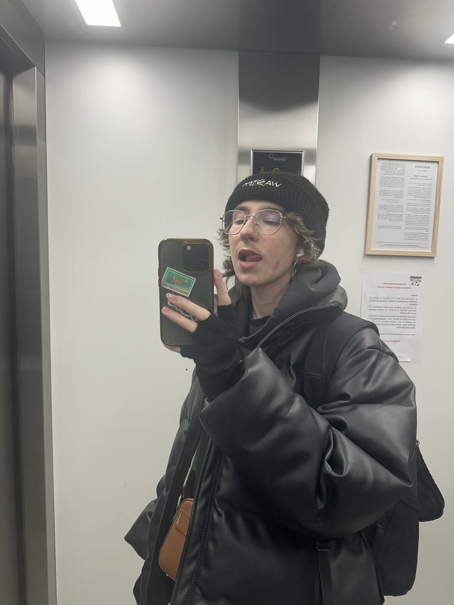 beau comme ça et personne pour m’embrasser sous le gui demain bref