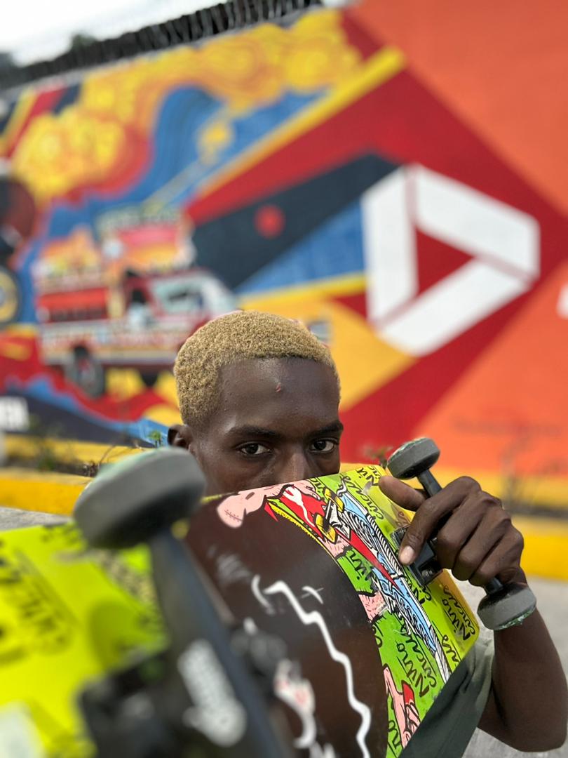 vwa_laria's tweet photo. “Tout sa ki gen rapò ak lavi se yon atizay 🎨
Ann poze baz yo, ann bati estrikti a,
pou nou ka louvri pòt kilti a bonè,
epi kite konsyans pran fòm nan lespri nou.”
#VwaLari #Kilti #LaviSeArt #Konsyans #Refleksyon https://t.co/f7fh4MPh1m