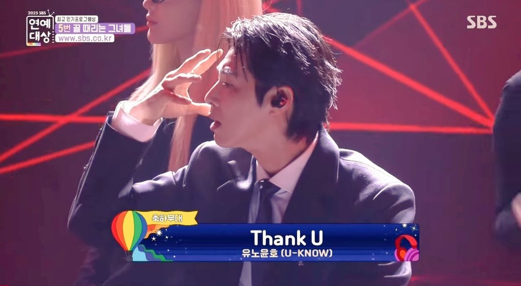 ho_uk12_06_2019's tweet image. SBS芸能大賞の #ThankU と #Stretch
メチャよかった😉
SBS公式からYouTubeあがっているのでいいねとコメントしてきた♪

それにしてもユノがカッコよすぎて♡
どんな場面でも会場をひとつにして盛りあげる天才👍

#UKNOW #유노윤호 #ユンホ
#TVXQ! #동방신기 #東方神起

youtu.be/4tud2ZWWc_Q?si…