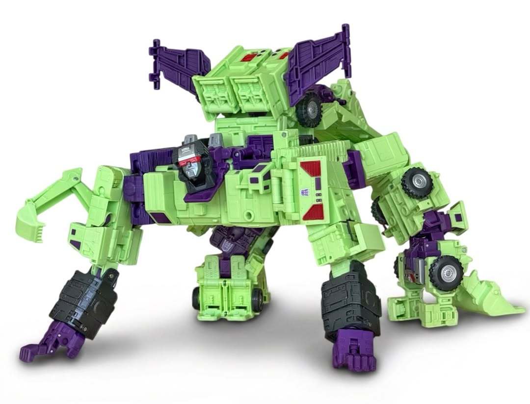 TFormers's tweet photo. 1986 TFTM Devastator Transformed into 2009 ROTF Devastator Mode Images: The Studio Series Constructicons still have some tricks up their scoops with a new fan-made mode that reimagines the… https://t.co/NEyX3NzKnq - Read More #Transformers #Devastator #TFTM #ROTF #StudioSeries https://t.co/qrXpATOZG9