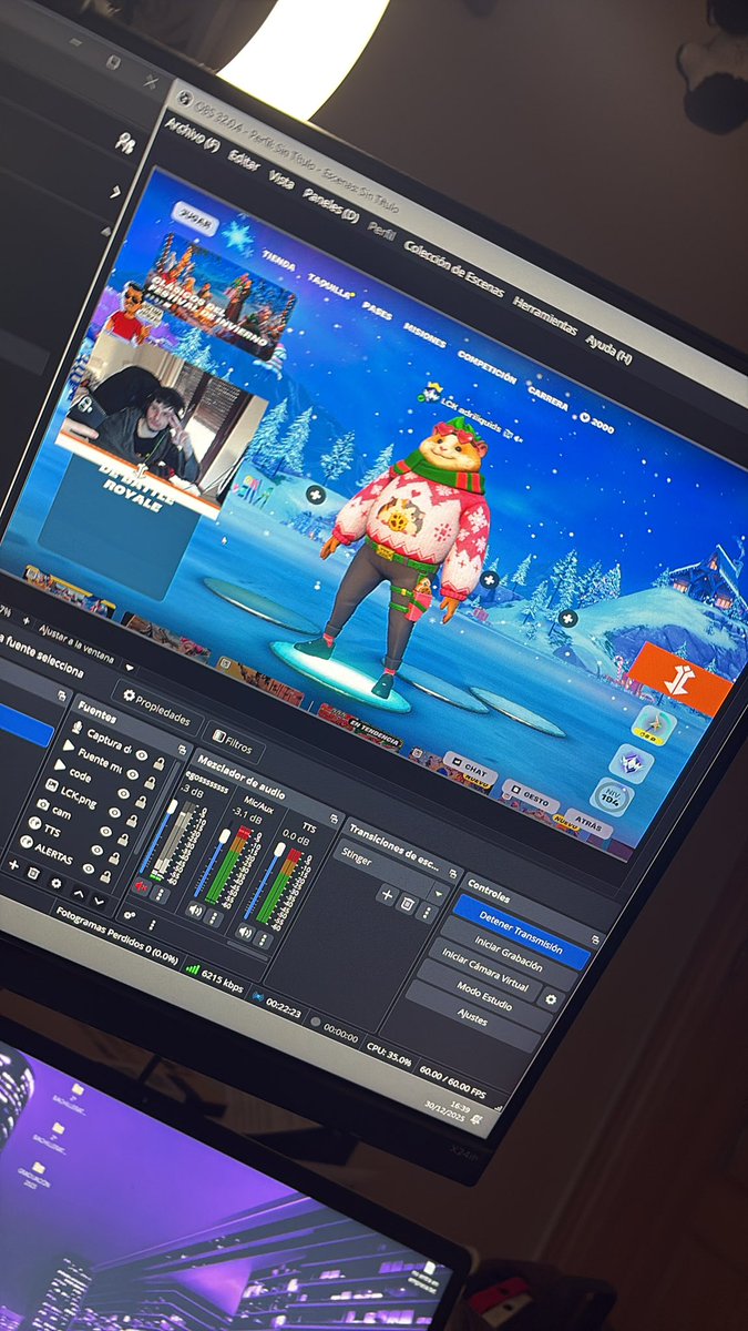 En directo 
Luego a las 18:00 squads con <a href="/ice_coq/">LCK Ice</a> <a href="/LaAnyiyi/">LCK Angii</a> y <a href="/TwitchPitiselo/">LCK Pitiselo</a> 

twitch.tv/adriliquids