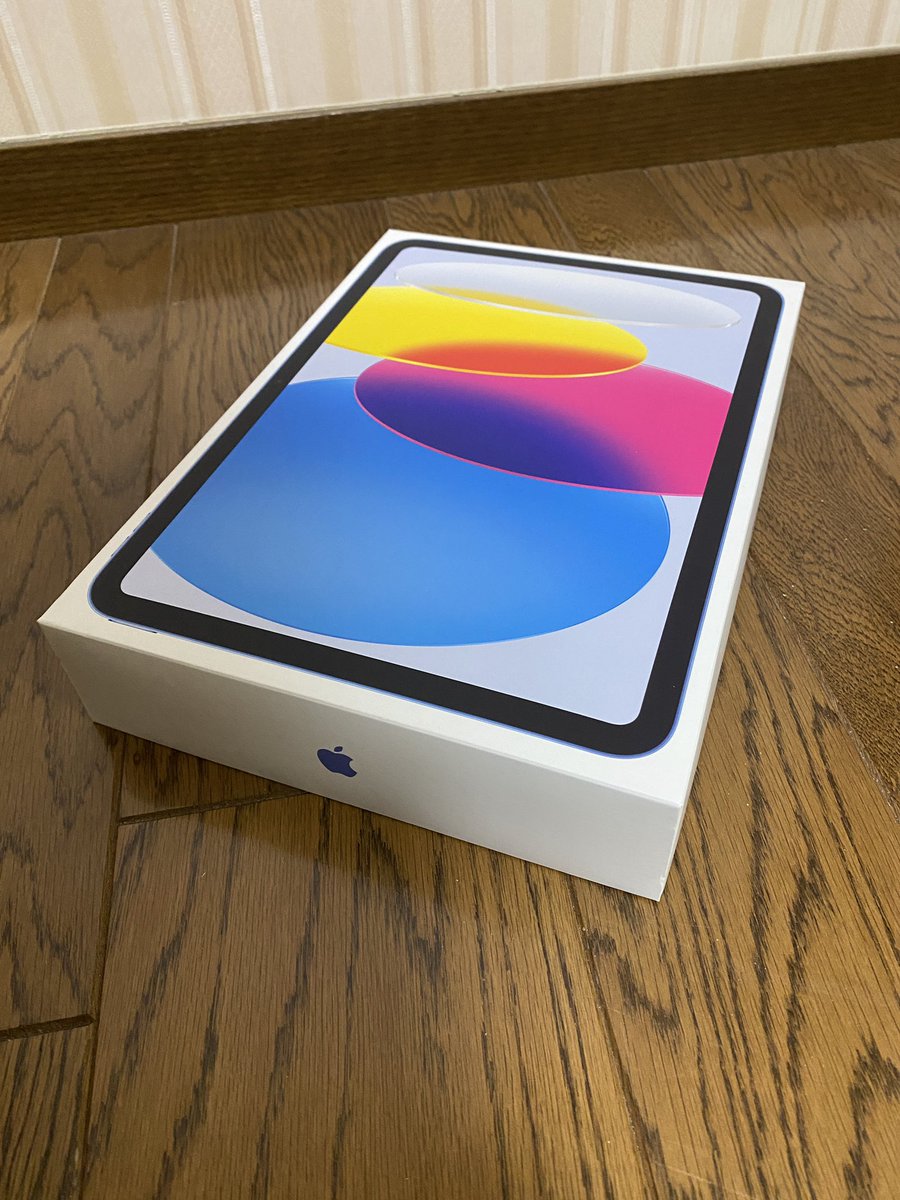 捨てたもの806。iPadの箱。箱がステキ過ぎてずっと捨てられない症候群でしたが、ここ数年は罪悪感と格闘しながらも少しずつ処分できるようになりました。箱に罪はない！ #一日一捨