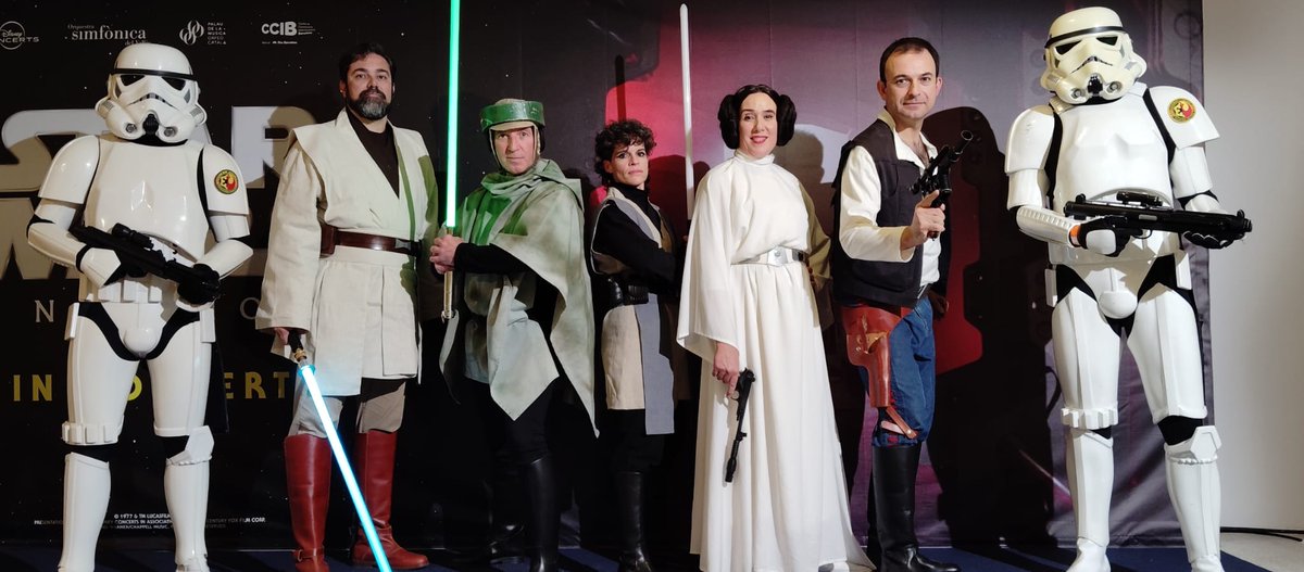 StarProps's tweet image. El pasado dia 23 estuvimos a la proyección del Episodio IV con la banda sonora en directo interpretada por la @OSValles

Agradecemos a @SWCatalunya por invitarnos a participar.

#starprops #starwars #starpropseventos  #starwarscosplay #sinanimodelucro