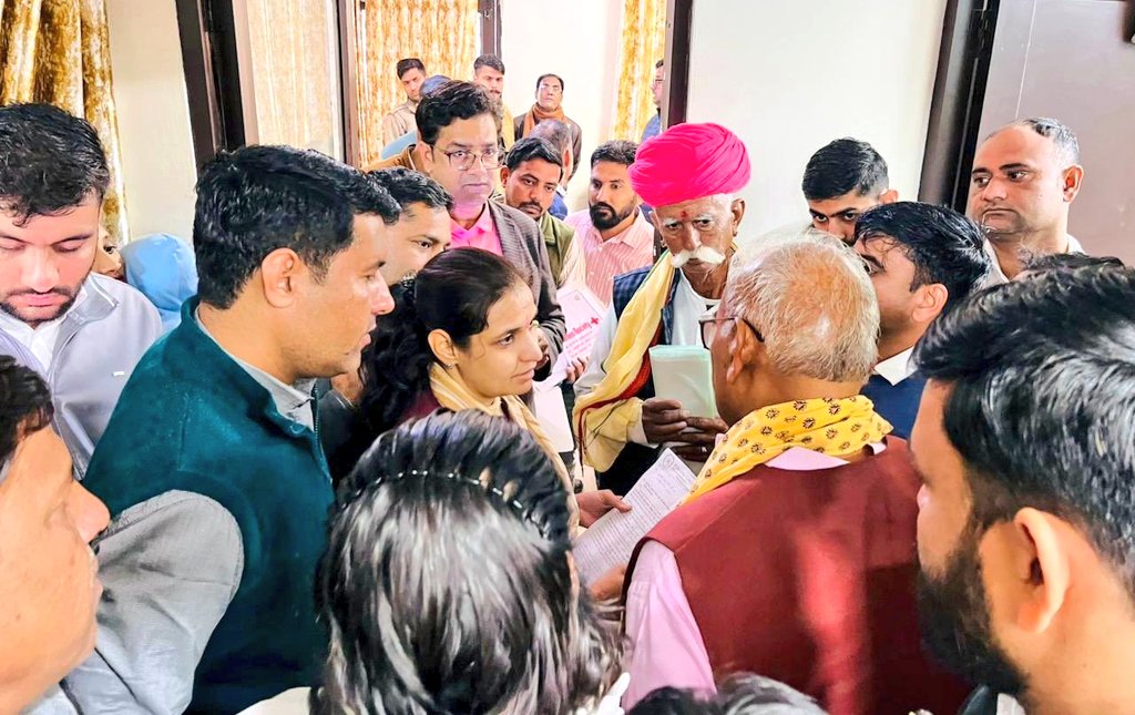 <a href="/madandilawar/">Madan Dilawar</a> राजस्थान में यशस्वी शिक्षमंत्री <a href="/madandilawar/">Madan Dilawar</a> जी से निवेदन हैं कि सरकारी स्कूलों में कार्यरत उच्च तकनीकी योग्यताधारी कंप्यूटर अनुदेशकों का कैडर संशोधन एवं विस्तार करें तथा कक्षा 9 से 12 तक की अपडेटेड कंप्यूटर बुक्स उपलब्ध करवाएं ताकि राजस्थान को कंप्यूटर शिक्षा में अग्रणी बना सके