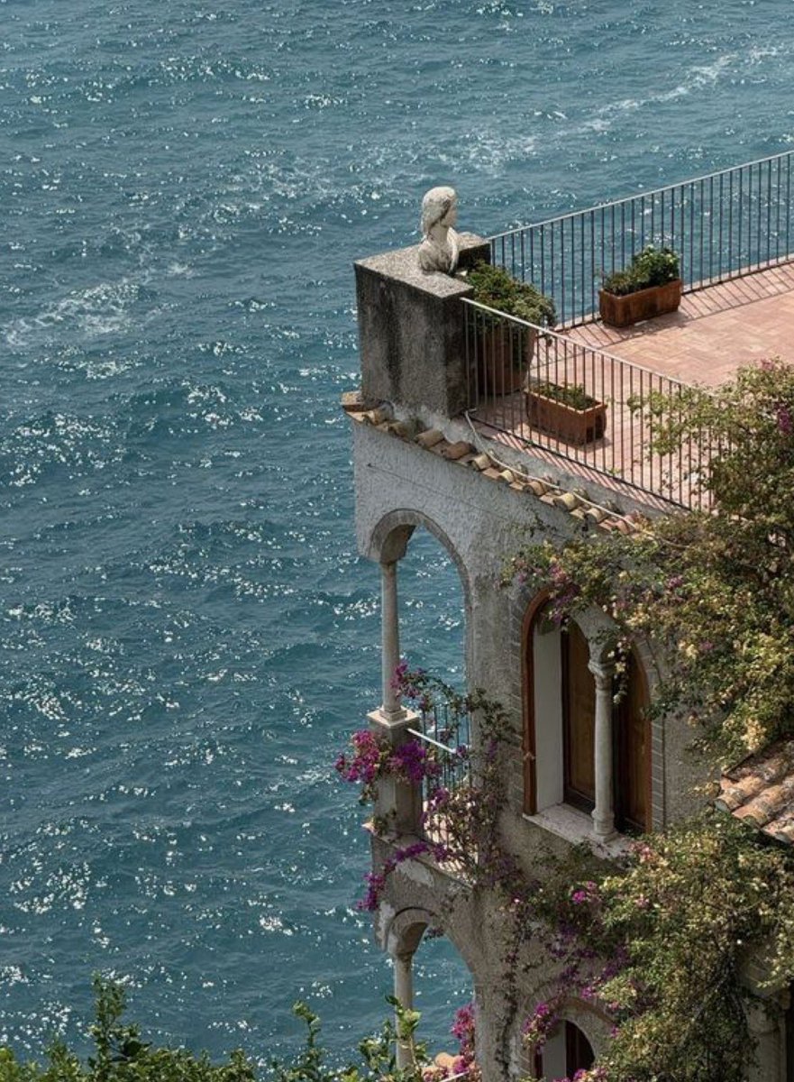 W0rld2026's tweet photo. Lake Como, Italy https://t.co/m943qeIuZm