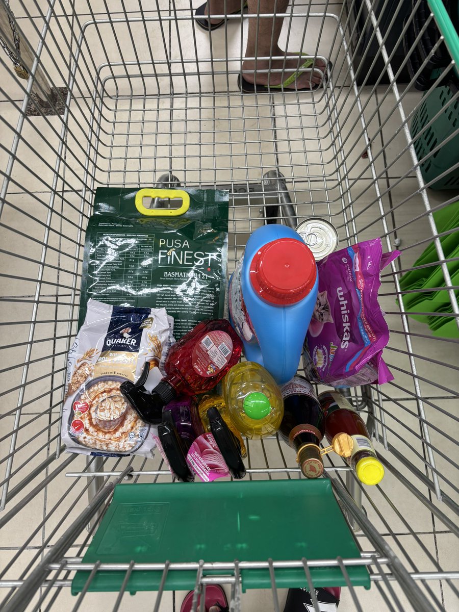 AhmadHaziqAT2's tweet image. Esok last redeem Sumbangan Tunai Rahmah. Shopping kat Econsave, tepat-tepat habis RM100, tak ada lebih, tak ada baki.

Semoga tahun 2026 ada lagi untuk semua.

#STR 
#madani
#RM100