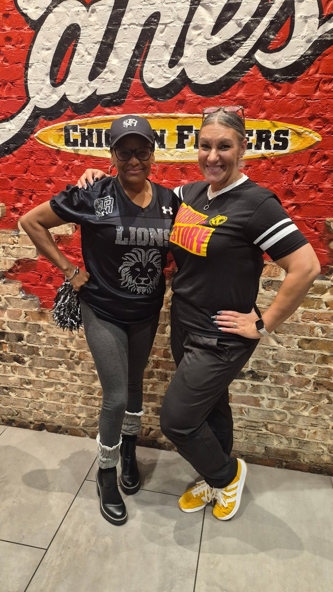 meagprinciPAL's tweet image. My Christmas present to myself was losing 50 at 50 by Christmas. That ain’t easy at this age but it is worth it - I am worth it! Not to goal but this was a huge milestone I set and smashed! #goaldigger #investinyourself #eyesontheprize #noexcuses