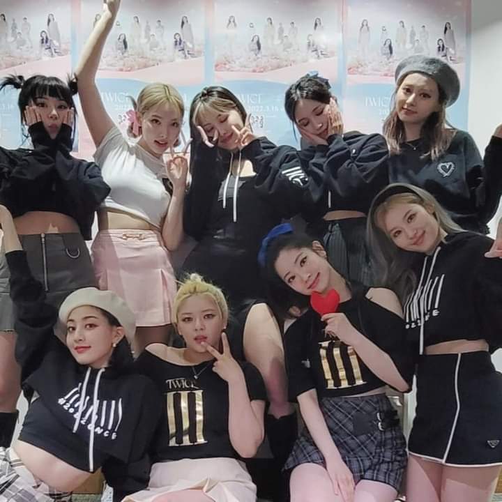 JrchCrcr's tweet photo. 10/20/2025

Happy 10th anniversary TWICE!!! 🥳🥳🥳
#TWICE_10th_Anniversary https://t.co/KONz3Bi0pe