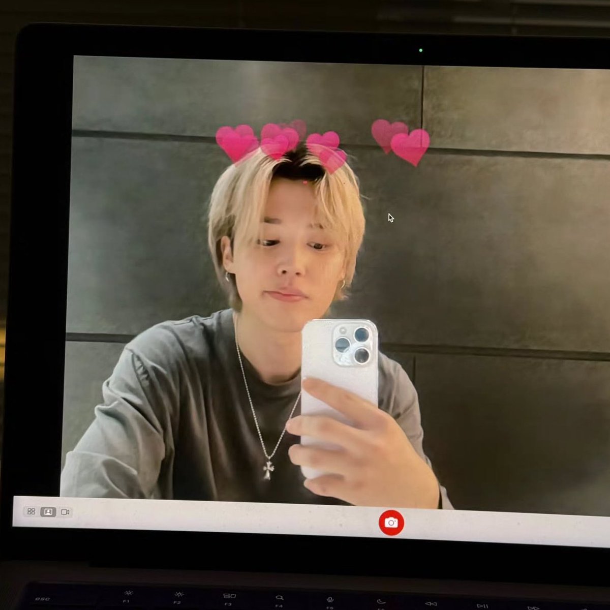 The same thing happens to me when I think about #JIMIN 🥰💞

🎧: ihr.fm/BTSRadio