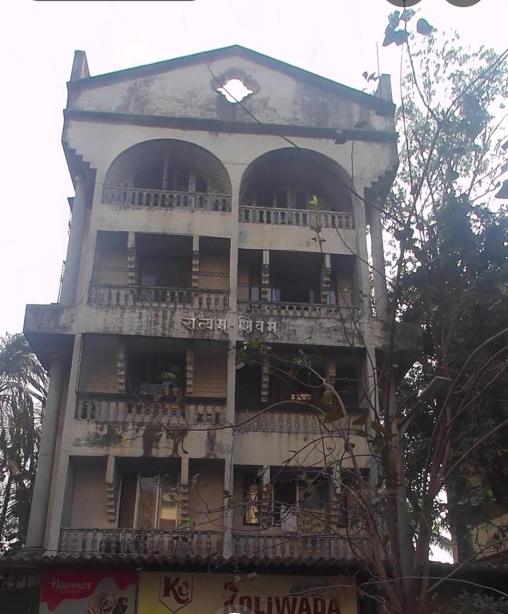 jskeshriya's tweet image. Rupchand Jain, the Marathi owner of the building at Sanyana Chunabhatti, has shown #slums

Now #SRA officials have issued permissions—are these buildings slums or cooperative societies ?

Maybe SRA #CEO can guide us 🤔