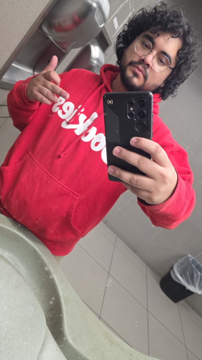 🤣I dunno i guess pose lmao