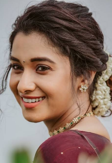 CelebrityBorn's tweet photo. Happy Birthday Priya Bhavani Shankar (an Indian actress and television presenter)
- She was born on #Dec31 in 1989, and turned 36 today
- She worked in #tamilcinema #telugucinema
#happybirthday #PriyaBhavaniShankar
About: https://t.co/2nL0vlvPFv https://t.co/pjGr3uasr7