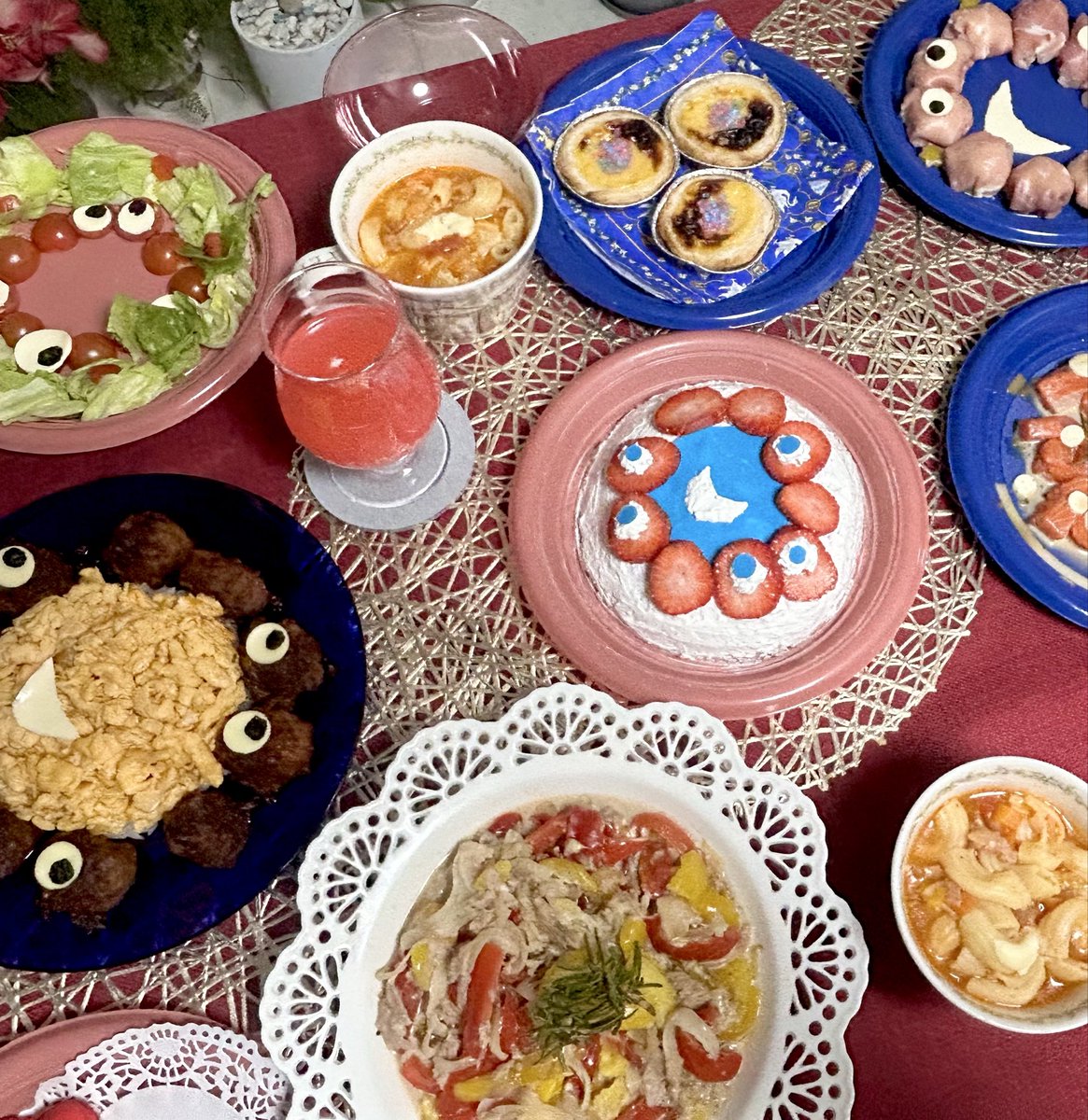 お友達が、「年内にミャクミャク様の追悼式をしておきたい」と言うので