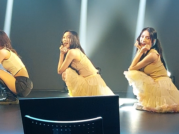 jinshabet1's tweet photo. セリさんとギュリさんのデュオRiRiのペンミは、心温まるものでした。2人の性格の良さの影響もあり、スタッフの��営や対応は抜群に良かったですね。セリさんは、2017年6月のダルシャ大阪公演（私も参加予定だった）が中止になったことを気にしていてくれて、今回大阪で開催できたことを喜んでいました。 https://t.co/kHaPN8RRSm