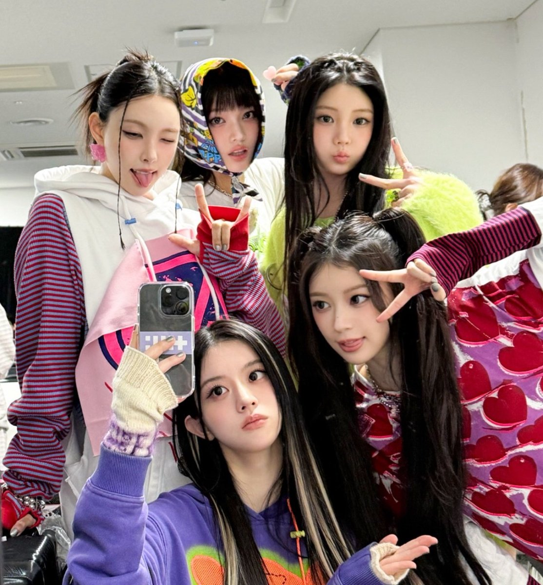 ILLIT PICS tweet media