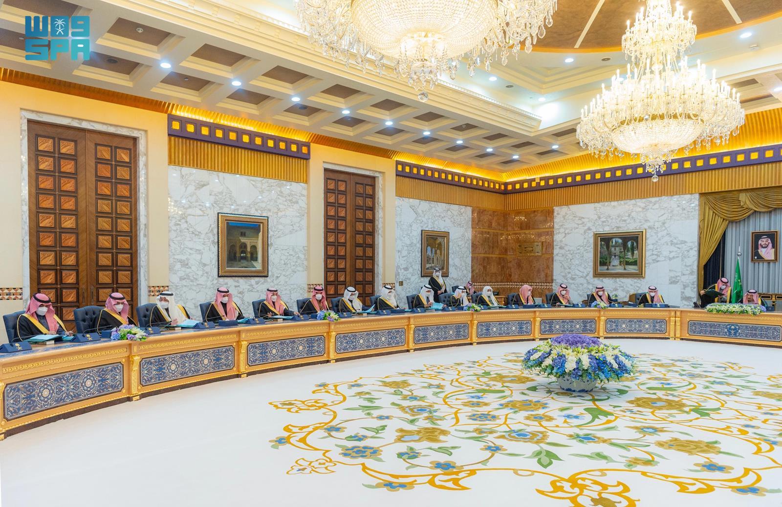 عاجل | مجلس الوزراء يعرف عن الأسف لما آلت إليه جهود التهدئة التي حرصت المملكة عليها وقوبلت بتصعيد غير مبرر يخالف الأسس التي قام عليها تحالف دعم الشرعية في اليمن، ولا يخدم جهوده في تحقيق أمن اليمن واستقراره، وبما لا ينسجم مع جميع الوعود التي تلقتها المملكة من الإمارات #معكم_باللحظة 