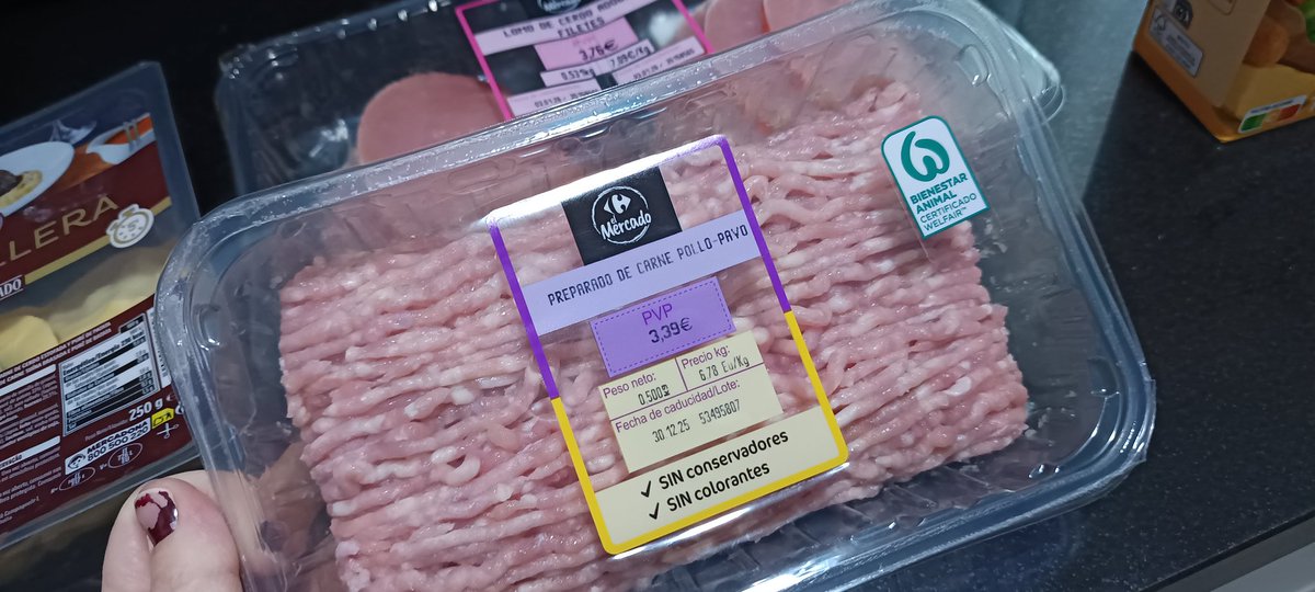 anasanz1984's tweet photo. Estos&amp;un total de unos40productos más,entre ellos cena lista para nochevieja,tirados a la basura porque hemos estado fuera de casa3días y @Endesa @EndesaClientes no soluciona la avería que tiene desde haceAÑOSen la zona Salesianos de Mérida que tiene a los vecinos sin luz cada2x3 https://t.co/Gvcq4Sfbjj