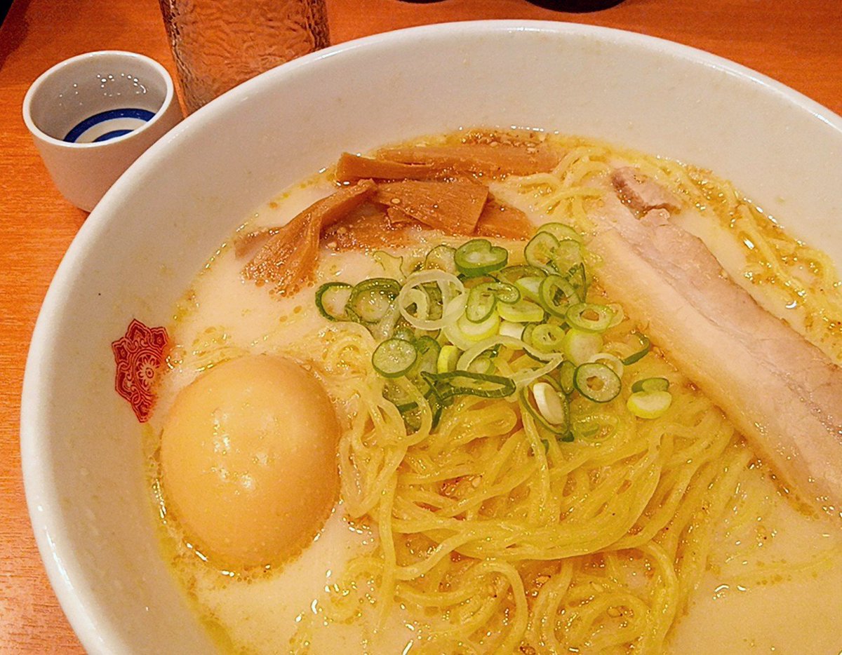 NYANTARO0000002's tweet photo. ふっふっふっ

テスタさんの見たら

食べたくなって、食べました

#とんこつラーメン https://t.co/16daa3YNWz