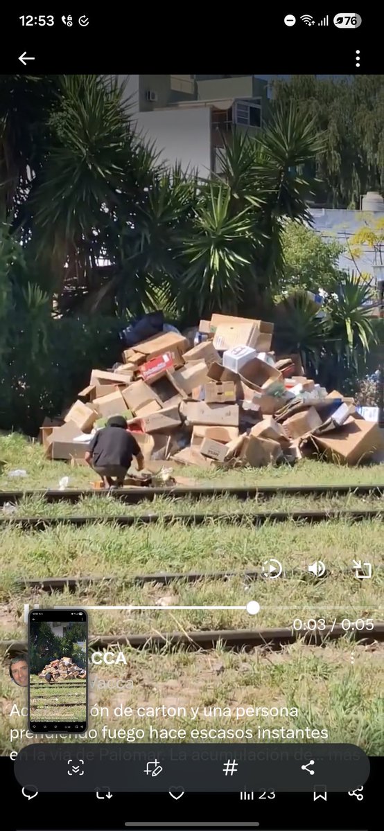 P_LVacca's tweet photo. @infotrensanmar Buenas tardes.  Esta montaña de cajas de cartón lleva dos semanas aumentando su tamaño. Sector adyacente a vía de estac. El Palomar. Es un potencial foco de Incendio. Ayer una persona estaba haciendo fuego a escasos metros de la misma. Solicito vuestra intervención Urg. https://t.co/jgWZlNOLqe