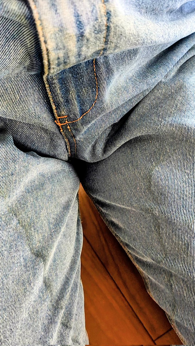 overall481's tweet photo. 乾いてからのお漏らし��で、また漏らす。
そのまま出かけてました。 https://t.co/YcMETCOqWj