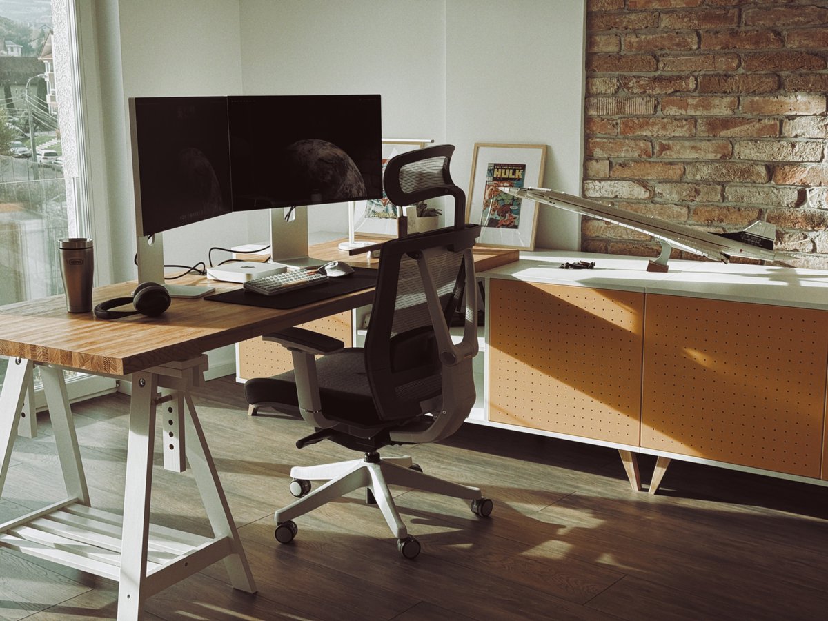 Autonomous is giving away one new ErgoChair Pro to my followers! 
Start the new year with this same fantastic chair I have in my office.🫠

To enter the giveaway:
- simply RT and give a like 🤍
- follow me and <a href="/autonomous_labs/">Autonomous</a> 

We will pick the winner this Sunday!