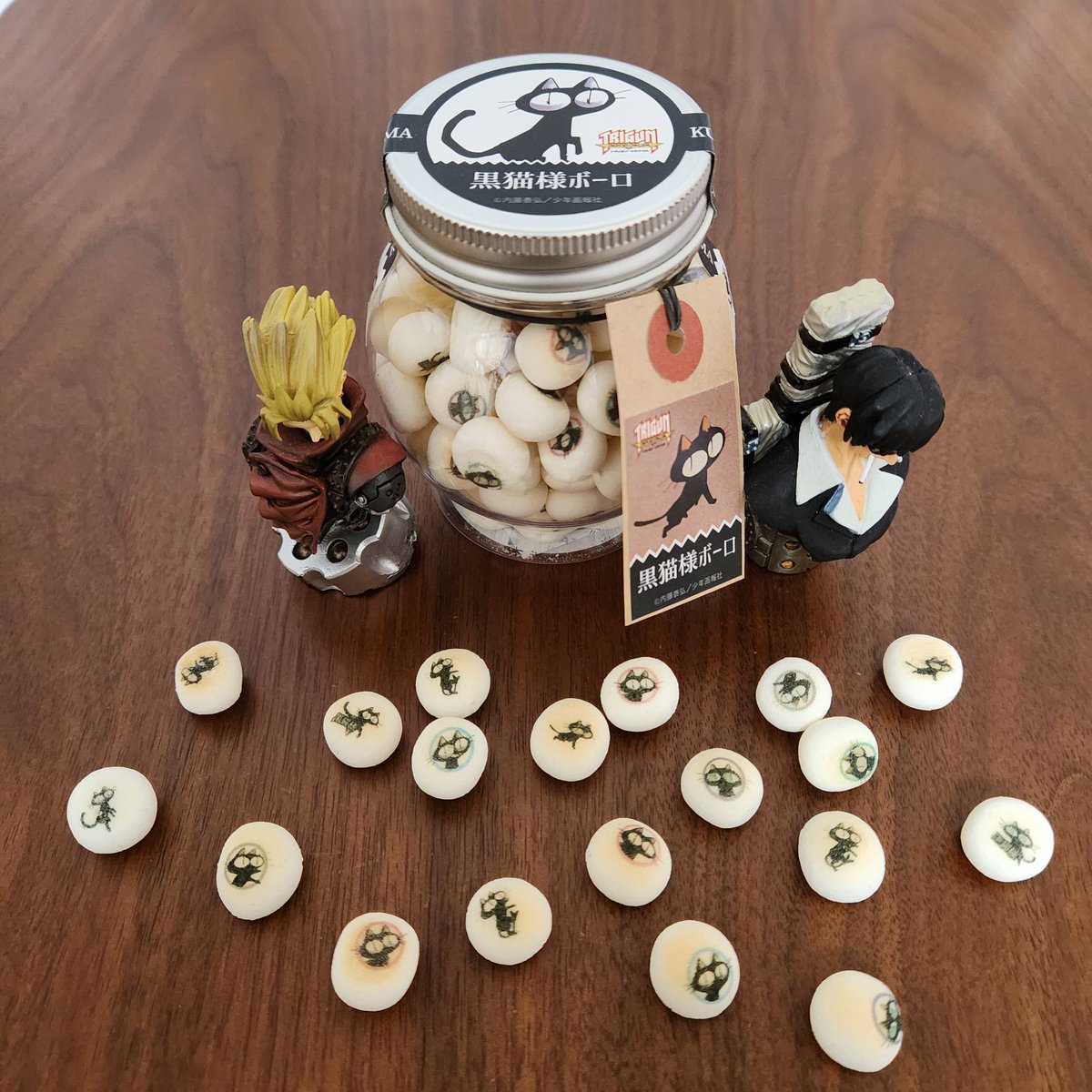 いつぞやの胸像と、いつぞやのショットグラスと、盟友BRIDEソーダ
そして黒猫様ボーロたち
トライガンコラボカフェ、また開催して欲しいな