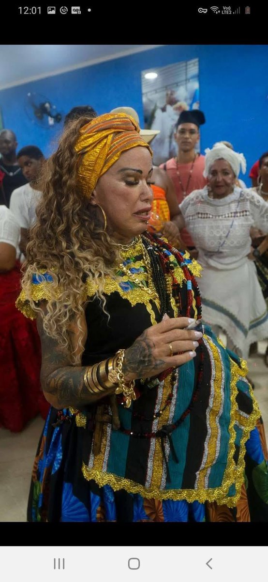 NossosOrixas's tweet image. É com profundo pesar, respeito e reverência que comunicamos o falecimento de Mãe Monique de Oxum, conhecida no Rio de Janeiro por seu bom astral contagiante e pela forma leves e memes que alcançaram tantos corações. Que Oxum a receba e tenha um bom descanso.🖤✨🥀