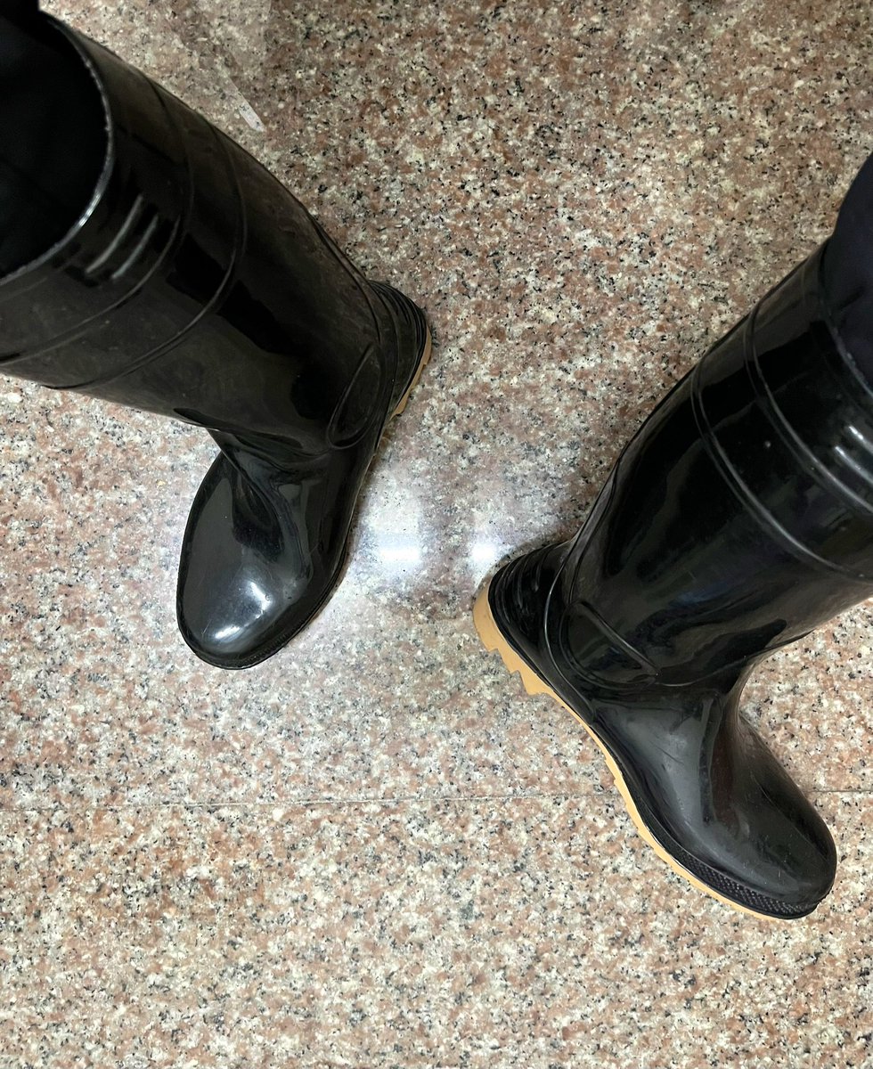 MW192837456's tweet photo. 松燕牌雨鞋-黑
預祝2026新年快樂🎆🎇🎆💦 https://t.co/pbDa0XRgNb