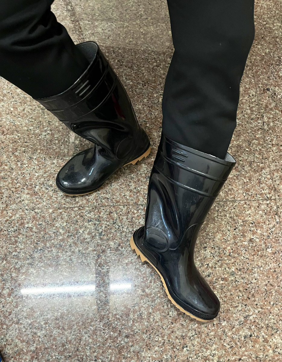 MW192837456's tweet photo. 松燕牌雨鞋-黑
預祝2026新年快樂🎆🎇🎆💦 https://t.co/pbDa0XRgNb