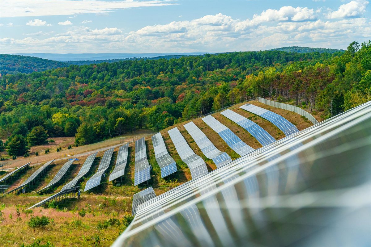 Nexamp's tweet image. Today’s #SolarSpotlight is Palmer Breckenridge Solar + Storage ☀️
Located in Palmer, MA, Palmer Breckenridge consists of 15,714 solar panels that generate 5.7 megawatts of clean energy. The site is also equipped with a battery energy storage system.