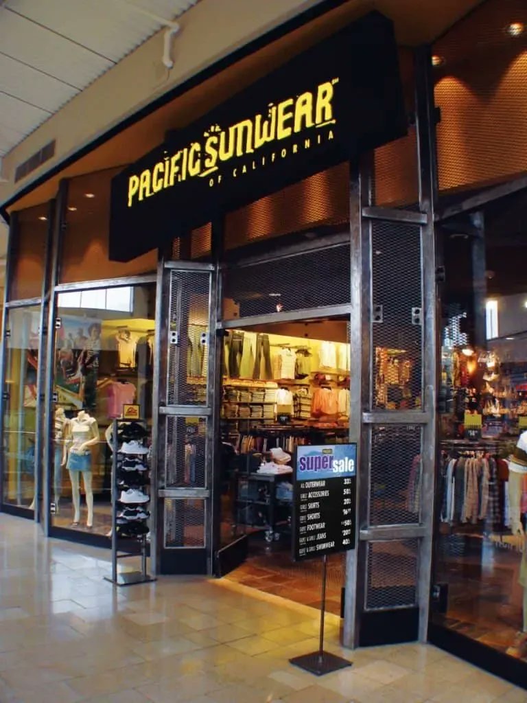 PlatonGraphics's tweet photo. Transform your retail space with signage that works as hard as you do. Cash wraps, wall murals, POS displays, and more — custom-designed for your brand. 💳🏪 #InStoreMarketing #RetailGraphics

https://t.co/BAl5KUJf5i https://t.co/1ND3mtXGnZ