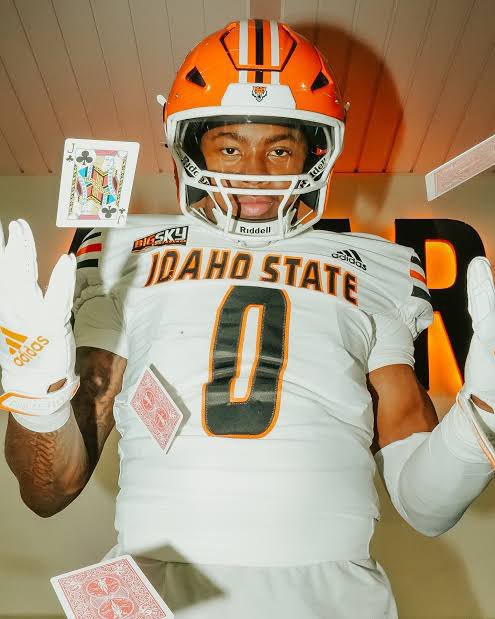 #AGTG Blessed to have earned an offer from Idaho State ! <a href="/CoachVaughnDame/">Vaughn VanDame</a> <a href="/2LiveCraig/">2LiveCraig</a> <a href="/JUCOFFrenzy/">JUCO Football Frenzy</a> <a href="/JucoHiddenGems/">Juco Hidden Gem</a> <a href="/JuCoFootballACE/">JuCo Football Forer</a>