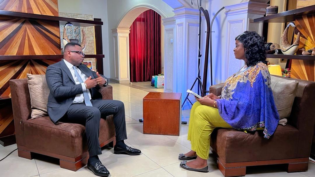 silasmakangu's tweet image. Moment de télévision 📺 

#Débriefing 

Il a prononcé de nombreuses petites phrases comme : « La RDC ne devrait pas seulement être un enjeu mais un acteur ». 

Il vient de publier l’ouvrage : RDC, puissance ou déni de puissance. 

Il est convaincu comme personne que la traque des