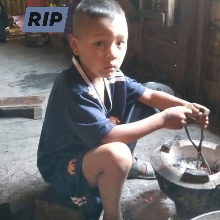 zawmoethant71's tweet photo. An artillery shell recklessly fired by military council's #269th regiment in #TeDim town on 16:00 PM Dec29,exploded inside #Sezan village in Tedim Tsp, resulted an 8ers boy๐ dead & injuries to 14ers child, according to local sources.
https://t.co/dl49I2UM60
#2025Drc30Coup https://t.co/6o4ybXptCu